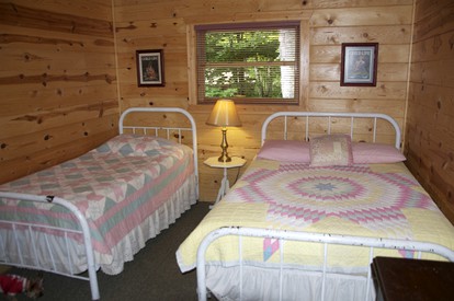 Family Vacation Rental with Resort Facilities on Squaw Lake in Wisconsin - Lac du Flambeau, Wisconsin - glamping.directory