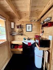 Secluded, Pet Friendly Cabin near Denali National Park with Mountain and Lake Views, Perfect for an Alaskan Escape - Cantwell, Alaska - glamping.directory