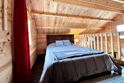 Secluded, Pet Friendly Cabin near Denali National Park with Mountain and Lake Views, Perfect for an Alaskan Escape - Cantwell, Alaska - glamping.directory