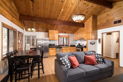 Comfy Cabin with Fireplace and Outdoor BBQ in California - Big Bear Lake, California - glamping.directory