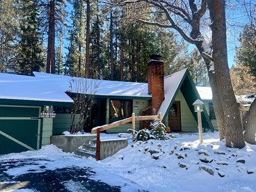 Comfy Cabin with Fireplace and Outdoor BBQ in California - glamping.directory