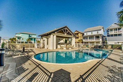Impressive Oceanfront Beach House with Stunning Vistas in Navarre, Florida - Navarre, Florida - glamping.directory
