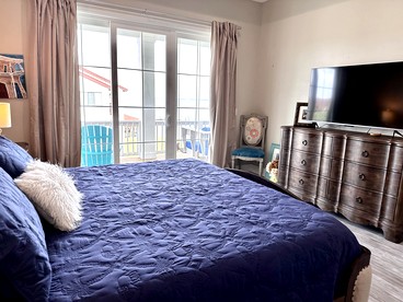 Impressive Oceanfront Beach House with Stunning Vistas in Navarre, Florida - Navarre, Florida - glamping.directory