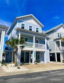 Impressive Oceanfront Beach House with Stunning Vistas in Navarre, Florida - Navarre, Florida - glamping.directory