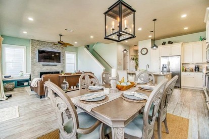 Impressive Oceanfront Beach House with Stunning Vistas in Navarre, Florida - Navarre, Florida - glamping.directory