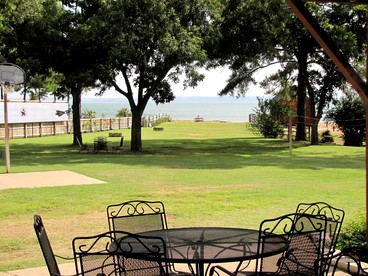 Spacious Lakefront Home with Beach Access and Sports Courts for Fun-Filled stays in Buchanan Dam, Texas - Buchanan Dam , Texas - glamping.directory