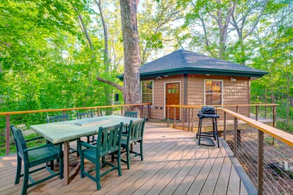 Nashville Area Luxury Tree House Accommodation for a Tennessee Getaway - glamping.directory