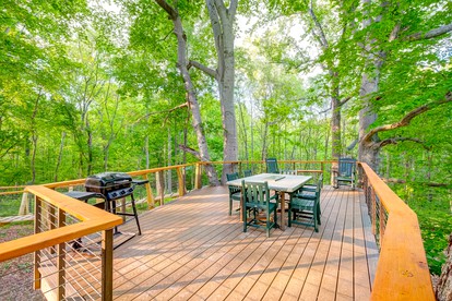 Nashville Area Luxury Tree House Accommodation for a Tennessee Getaway - Greenbrier, Tennessee - glamping.directory