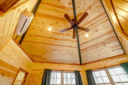Nashville Area Luxury Tree House Accommodation for a Tennessee Getaway - Greenbrier, Tennessee - glamping.directory