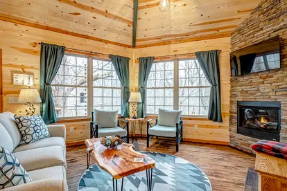 Nashville Area Luxury Tree House Accommodation for a Tennessee Getaway - Greenbrier, Tennessee - glamping.directory