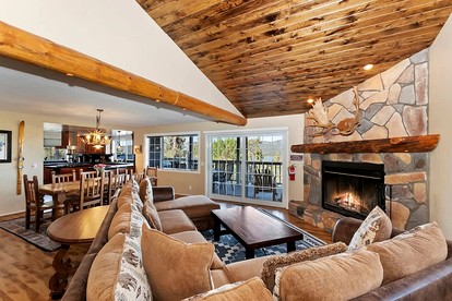 Secluded Cabin with Breathtaking Lake Views and Foosball Table in Big Bear Lake, California - Big Bear Lake, California - glamping.directory