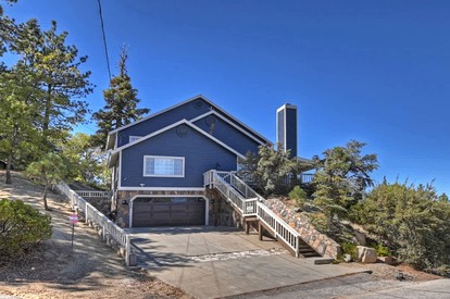Secluded Cabin with Breathtaking Lake Views and Foosball Table in Big Bear Lake, California - Big Bear Lake, California - glamping.directory