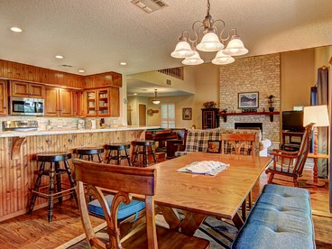 Comfortable Cottage Rental on the Waterfront in Canyon Lake, Texas - Canyon Lake, Texas - glamping.directory