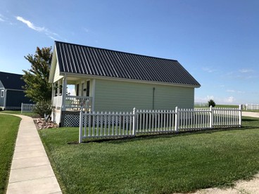 Lakeside Cottage Rental Perfect for Families in Lawson, Missouri - Lawson, Missouri - glamping.directory