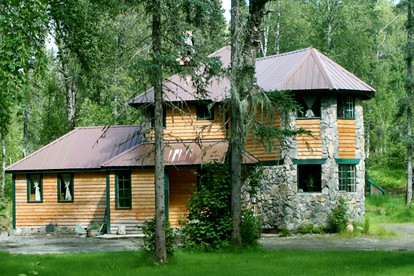 Idyllic Cabin Rental for Mountain Getaway near Denali National Park, Alaska - Talkeetna, Alaska - glamping.directory