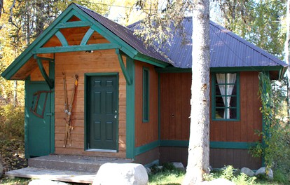 Idyllic Cabin Rental for Mountain Getaway near Denali National Park, Alaska - Talkeetna, Alaska - glamping.directory