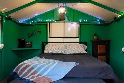 Cozy Lakeside Glamping Cabin with Mountain Views near Eastern Sierra, California - Bridgeport, California - glamping.directory