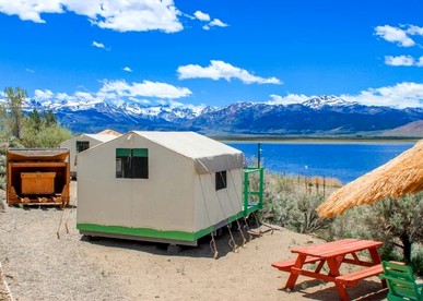 Cozy Lakeside Glamping Cabin with Mountain Views near Eastern Sierra, California - Bridgeport, California - glamping.directory