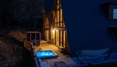 Lakeside Bliss – Spacious 4BR A-Frame Retreat in Sevierville, TN - Sevierville, Tennessee - glamping.directory