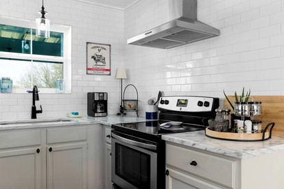 Charming Farmhaus Retreat with Hot Tub Near Fredericksburg Wine Trail, Fredericksburg TX - Fredericksburg, Texas - glamping.directory