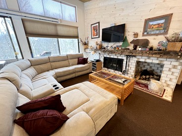 Luminous Cabin Ideal for Families or Groups in Vermont - Winhall, Vermont - glamping.directory