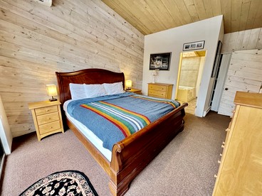 Luminous Cabin Ideal for Families or Groups in Vermont - Winhall, Vermont - glamping.directory