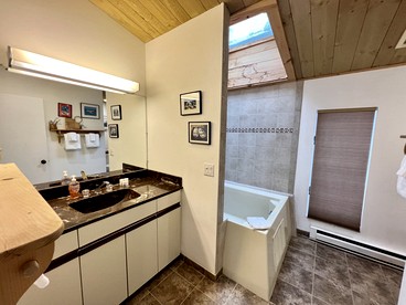 Luminous Cabin Ideal for Families or Groups in Vermont - Winhall, Vermont - glamping.directory