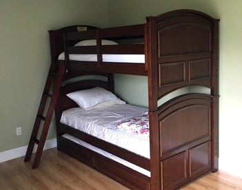 Family-Friendly Vacation Rental with a Shared Pool near Hopkinsville, Kentucky - Hopkinsville, Kentucky - glamping.directory