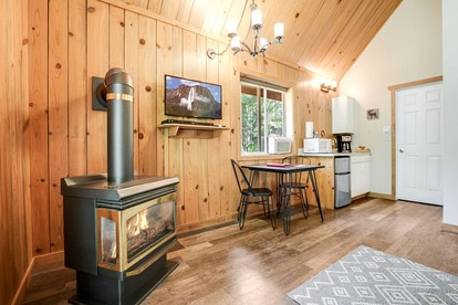 Affordable and Romantic Couples' Cabin Rental near Gifford Pinchot National Forest, Washington - Trout Lake, Washington - glamping.directory