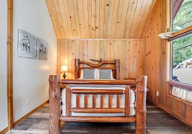 Affordable and Romantic Couples' Cabin Rental near Gifford Pinchot National Forest, Washington - Trout Lake, Washington - glamping.directory