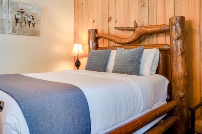 Affordable and Romantic Couples' Cabin Rental near Gifford Pinchot National Forest, Washington - Trout Lake, Washington - glamping.directory