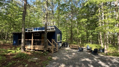 Relaxing Tiny House Surrounded by Trees for a Peaceful Escape in Nature in Mentone, Alabama - Mentone, Alabama - glamping.directory