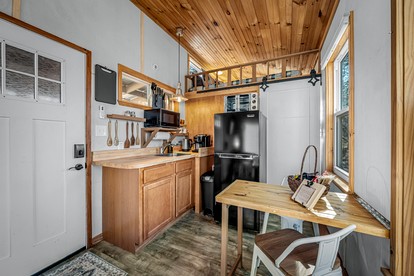 Relaxing Tiny House Surrounded by Trees for a Peaceful Escape in Nature in Mentone, Alabama - Mentone, Alabama - glamping.directory