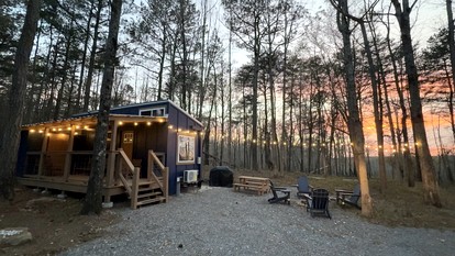 Relaxing Tiny House Surrounded by Trees for a Peaceful Escape in Nature in Mentone, Alabama - Mentone, Alabama - glamping.directory