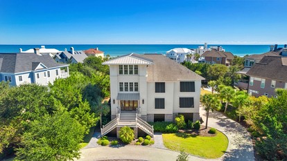 Exquisite Beach House for Family Getaway in Gated Community near Pawleys Island, South Carolina - glamping.directory