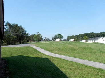 Quiet Vacation Retreat for Groups near Hanging Rock, West Virginia - Yellow Spring, West Virginia - glamping.directory
