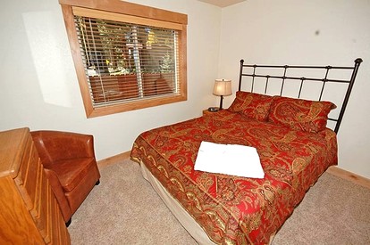 Incredible Cabin with Pool Table in South Lake Tahoe, California - South Lake Tahoe, California - glamping.directory