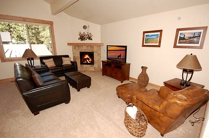 Incredible Cabin with Pool Table in South Lake Tahoe, California - South Lake Tahoe, California - glamping.directory