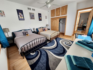 Gorgeous Secludued Villa Nestled Amidst Trees in Fort Atkinson, Wisconsin - Fort Atkinson, Wisconsin - glamping.directory