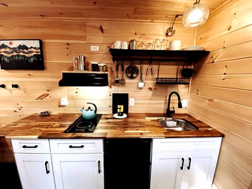 Tiny Luxe Living: Todd, NC Retreat with Hot Tub and Breathtaking Deck Views - Todd, North Carolina - glamping.directory
