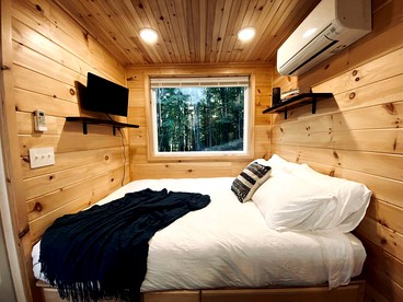Tiny Luxe Living: Todd, NC Retreat with Hot Tub and Breathtaking Deck Views - Todd, North Carolina - glamping.directory