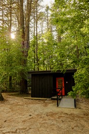 Luxurious Accessible Cabin with Forest Views near Desert of Maine – Freeport, ME - Freeport, Maine - glamping.directory