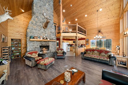 Spacious Rustic Cabin Rental with a Hot Tub in Cheney, Washington - Cheney, Washington - glamping.directory