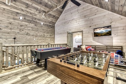 Fantastic Cabin Nestled Amidst Trees and Hot-tub Provided in Sevierville, Tennessee - Sevierville, Tennessee - glamping.directory