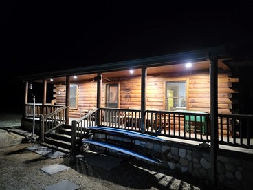 Scenic Lakefront Cabin with Private Hiking Trails near Wineries in Paso Robles, California - Paso Robles, California - glamping.directory