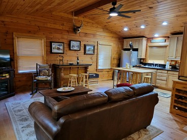 Scenic Lakefront Cabin with Private Hiking Trails near Wineries in Paso Robles, California - Paso Robles, California - glamping.directory
