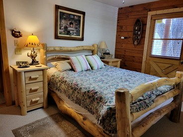 Scenic Lakefront Cabin with Private Hiking Trails near Wineries in Paso Robles, California - Paso Robles, California - glamping.directory