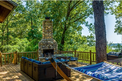 Waterfront Cabin with Barbecue in Langley, Oklahoma - Langley, Oklahoma - glamping.directory