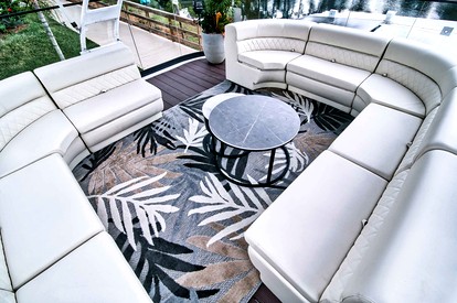 Luxurious Houseboat with Deck Ideal for a Unique Romantic Experience in Florida - Merritt Island, Florida - glamping.directory