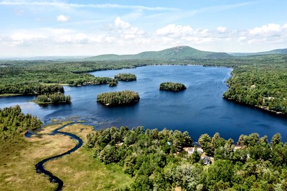 Spacious Cabin Complex with Flanders Pond Access, Ideal for Group Getaways, Located Near Sullivan, Maine - Sullivan, Maine - glamping.directory